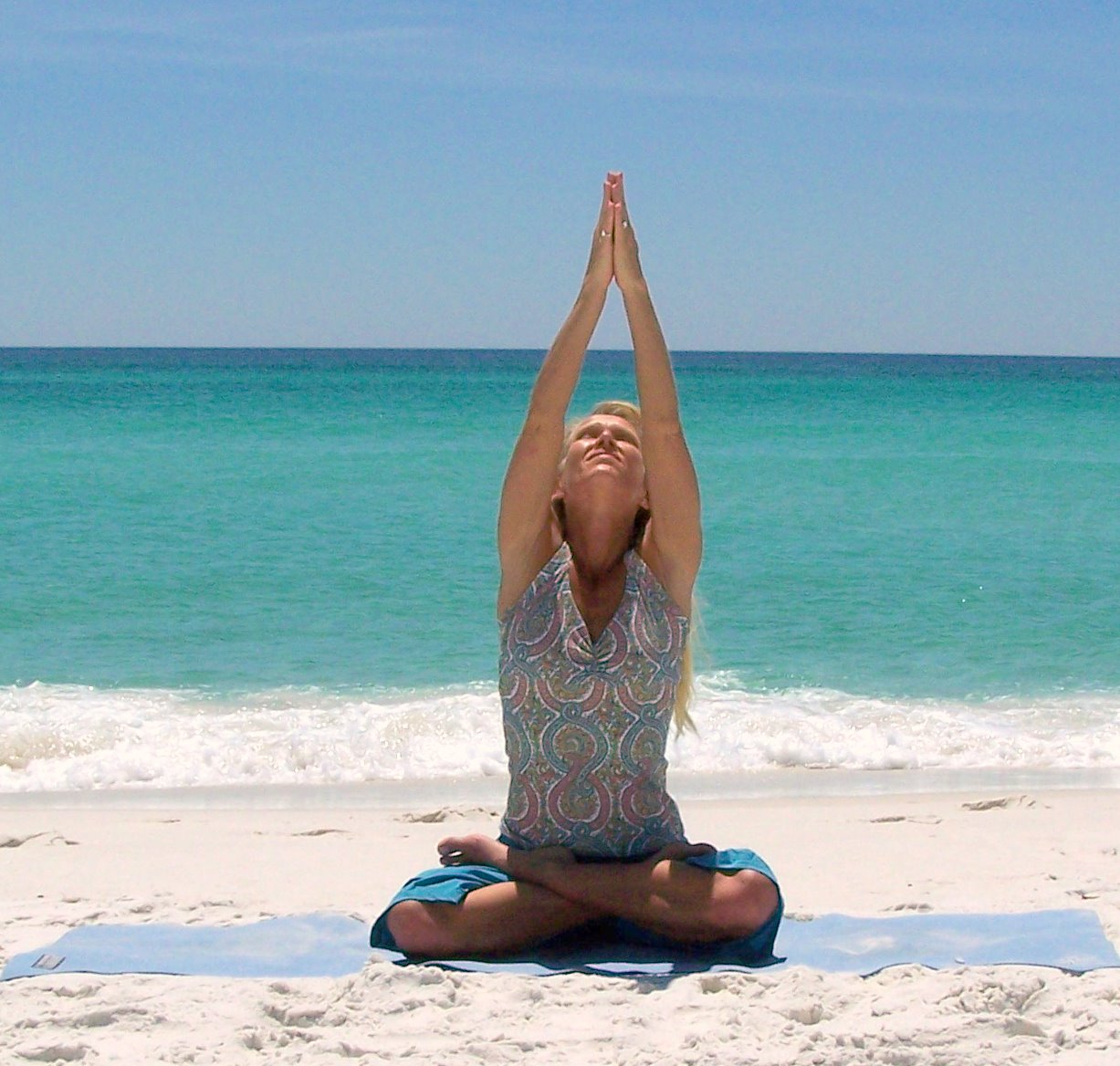 http://www.yogadestin.com/Pictures/beach_yoga_aw.jpg